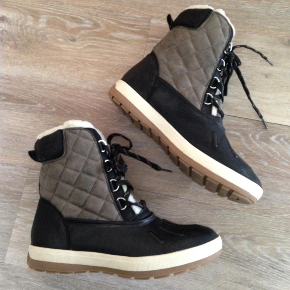 Like new Rain/snow boots